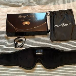 Musicozy Bluetooth Headphones sleep eye mask in black. Worn once.